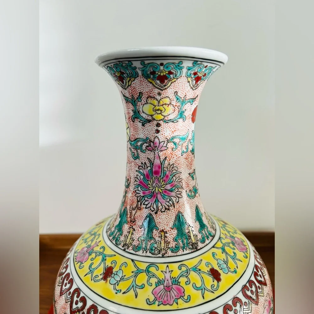 Vintage Chinese Famille Rose Porcelain Vase | Chinoiserie - Picture 3 of 6